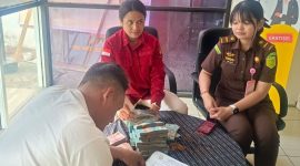 Polres Manggarai melalui Satuan Reserse Kriminal (Satreskrim), Unit Tindak Pidana Korupsi (Tipidkor), melaksanakan pelimpahan tersangka dan barang bukti (Tahap II) ke pihak Kejaksaan dalam perkara dugaan tindak pidana korupsi pembangunan Gedung Rawat Inap Kelas I, II, dan III RSUD Ruteng, Rabu (14/10/2026) Foto:DPC.isth)