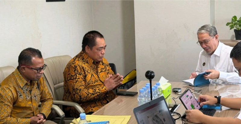 Wakil Bupati Manggarai Timur, Tarsisius Sjukur, bersama sejumlah pimpinan Organisasi Perangkat Daerah (OPD) di lingkungan Pemerintah Kabupaten Manggarai Timur dan Jajaran Direktorat Jenderal Perhubungan Laut, Kementerian Perhubungan Republik Indonesia, di Jakarta, Rabu (7/10/2026). Foto: Doc. Tarsisius Syukur 