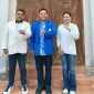 Foto: Rektor Universitas Katolik Indonesia (Unika) Santu Paulus Ruteng, Dr. Agustinus Manfred Habur, Lic., Theol.,(tengah), Ketua BEM terpilih, Vickidolin Polin Karpus (kanan), Wakil Ketua BEM terpilih, Vinsensia Putri Baru, (kiri) 