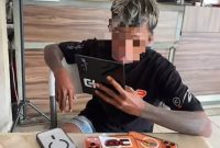 Tim Resmob Komodo Polres Manggarai Barat Berhasil Menangkap Muhammad Rafli, Pria Asal Makassar yang Membawa Kabur Ponsel iPhone 17 Pro Max saat COD di Ichal Store Local Collection Labuan Bajo (Foto.Doc.isth)