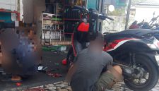 Niat memperbaiki sepeda motor agar kembali normal, seorang pemilik Honda Scoopy berinisial D justru mengeluhkan kondisi kendaraannya yang semakin parah setelah menjalani servis di bengkel,