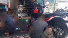 Niat memperbaiki sepeda motor agar kembali normal, seorang pemilik Honda Scoopy berinisial D justru mengeluhkan kondisi kendaraannya yang semakin parah setelah menjalani servis di bengkel, 