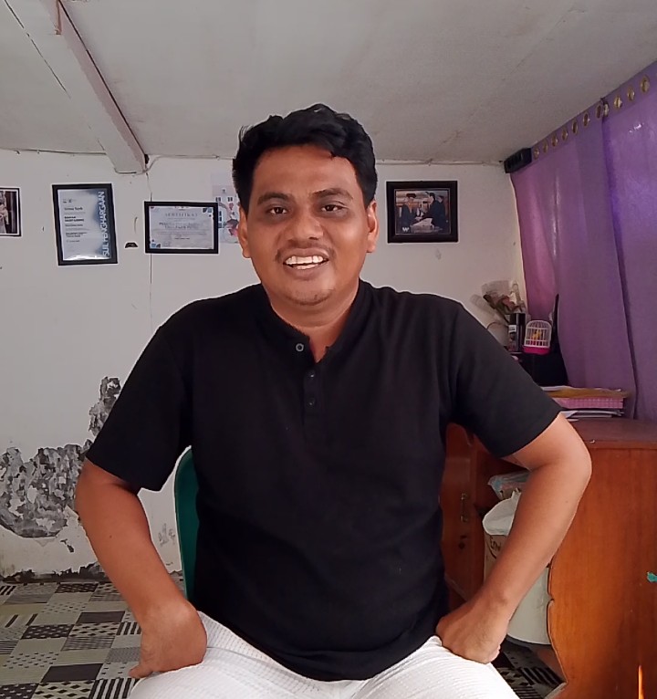 Yogi Indrawan, Ketua Panitia Messah Cup III saat menyampaikan Klarifikasi terkait video kericuhan dari tiga klub menyusul Polemik antara tim GPSL melawan Primajaya dalam perebutan tiket 8 besar. (Foto: Redaksi Flobamora.com)