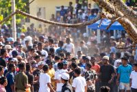 Turnamen sepak bola MESSAH CUP III di Pulau Messah, Kecamatan Komodo, Kabupaten Manggarai Barat, diwarnai kericuhan saat pertandingan antara GPSL melawan PRIMA JAYA di Lapangan Desa Pasir Putih, Rabu (21/10/2026).
